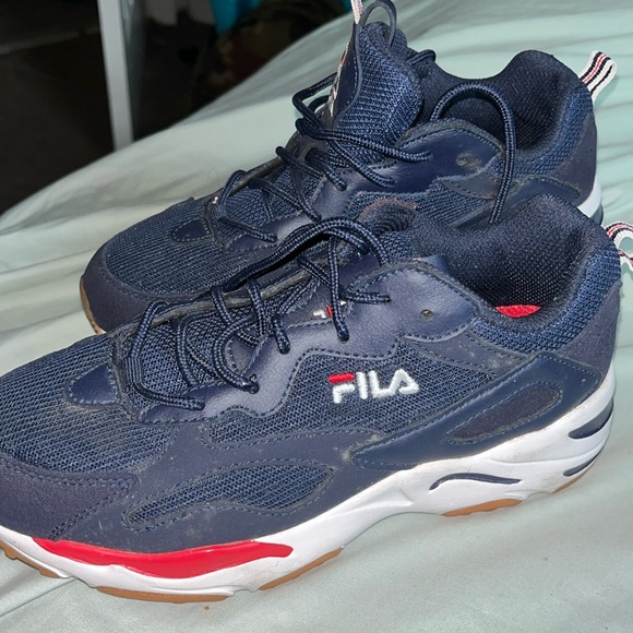 fila size 5 barely worn. comfortable - Picture 1 of 1